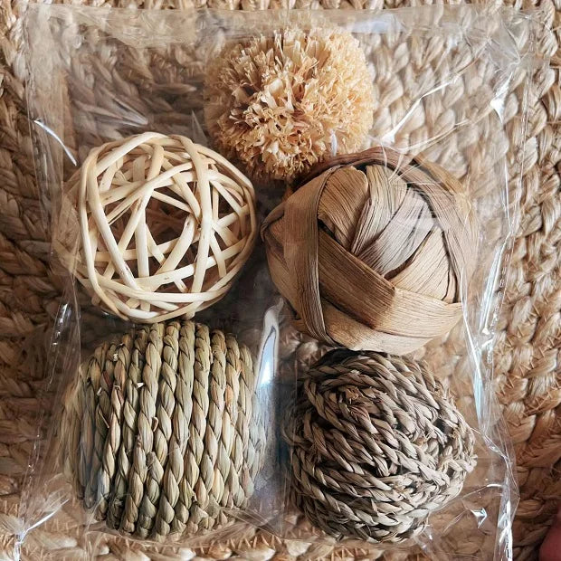 Natural Grass Chew Balls (4/5pcs)